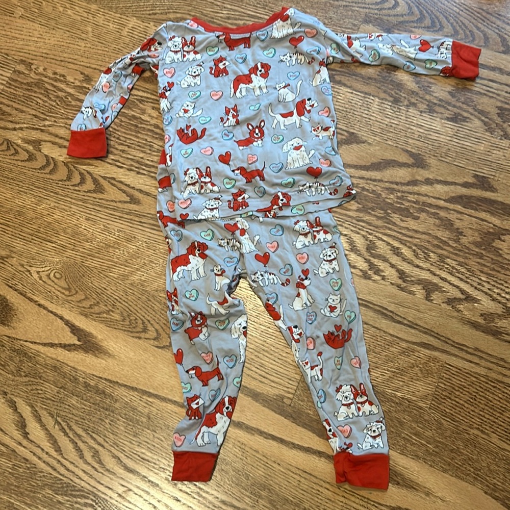 Little sleepies valentines pjs 12-18 months